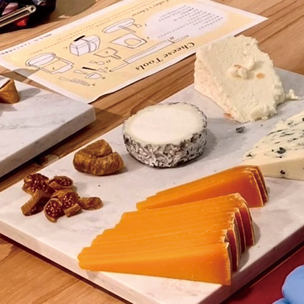 白金台店「お気に入りのお皿で楽しむチーズプラトー体験」